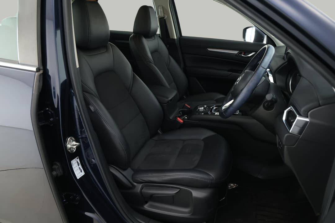 2019 Mazda CX-5 Touring (4x4), Automatic, 37815 km, Right Side Front Door Cabin View