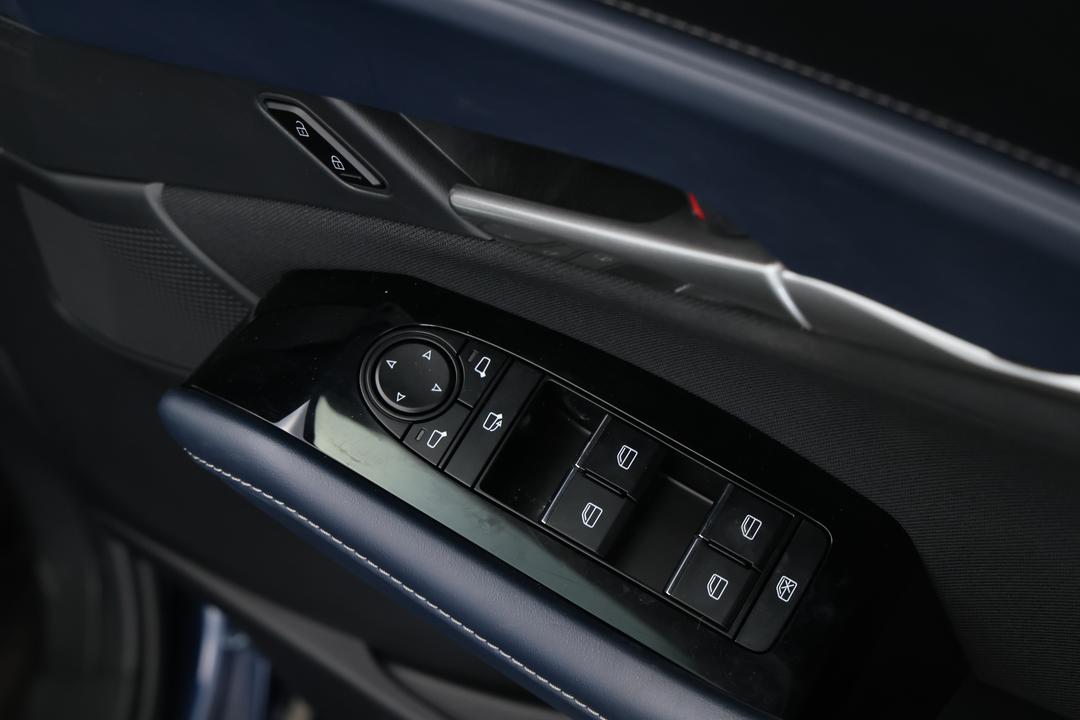 2025 Mazda CX-30 G20 Evolve (FWD), Automatic, 3965 km, Drivers Side Door Panel Controls