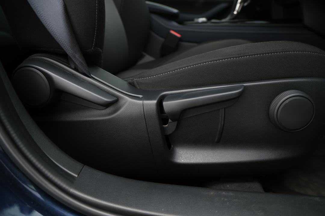 2025 Mazda CX-30 G20 Evolve (FWD), Automatic, 3965 km, Drivers Side Adjustment Panel