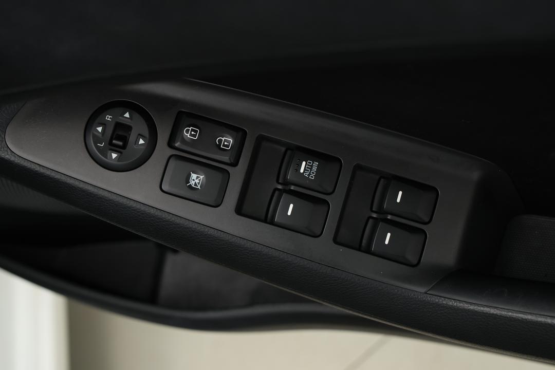 2017 Kia Cerato Sport, Automatic, 121173 km, Drivers Side Door Panel Controls