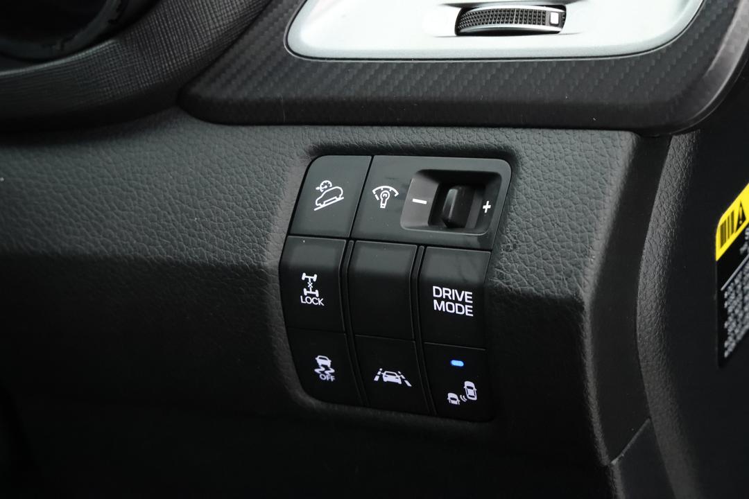 2016 Hyundai Santa Fe Highlander Crdi (4x4), Automatic, 80388 km, Utility Switches/Buttons