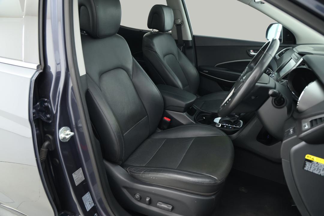 2016 Hyundai Santa Fe Highlander Crdi (4x4), Automatic, 80388 km, Right Side Front Door Cabin View