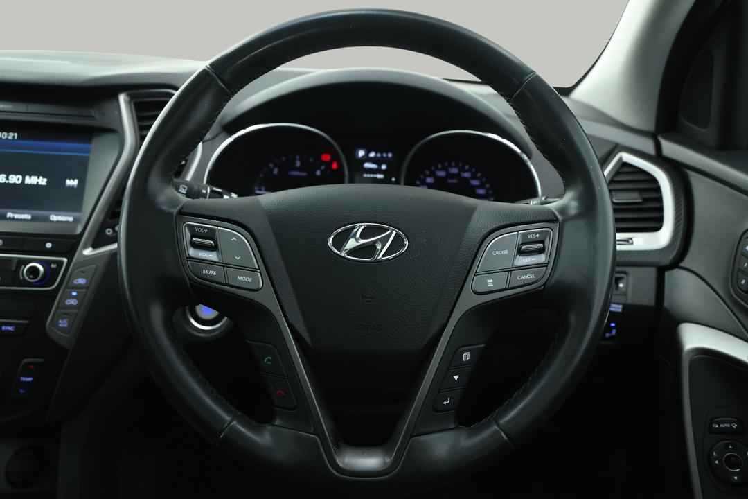 2016 Hyundai Santa Fe Highlander Crdi (4x4), Automatic, 80388 km, Steering Wheel Close-up