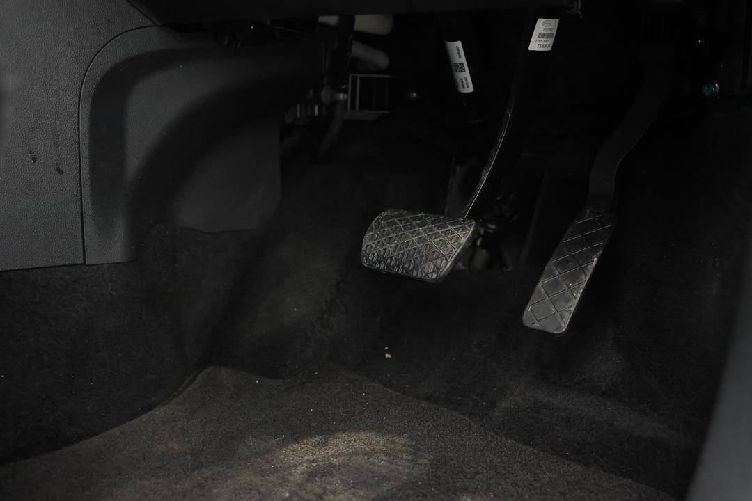 2023 MG Zst Core, Automatic, 8000 km, Pedals and Footmat