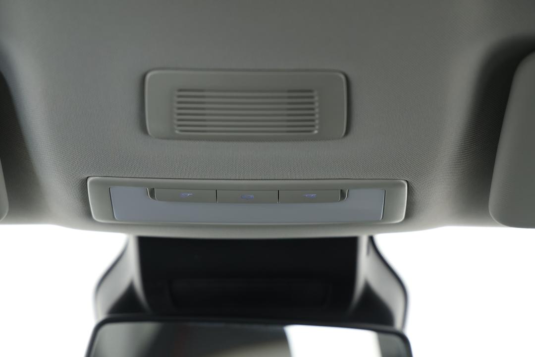 2023 MG Zst Core, Automatic, 8000 km, On-Roof Controls/Sunglass holder