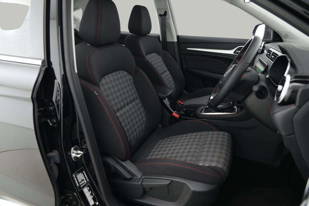 2023 MG Zst Core, Automatic, 8000 km, Right Side Front Door Cabin View