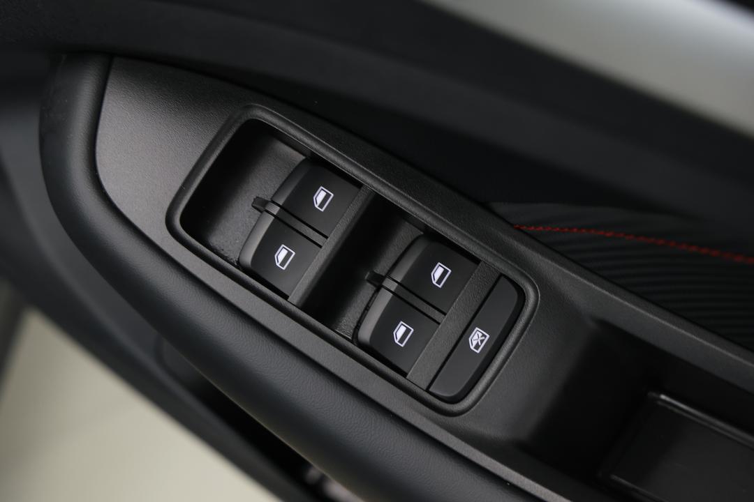 2023 MG Zst Core, Automatic, 8000 km, Drivers Side Door Panel Controls
