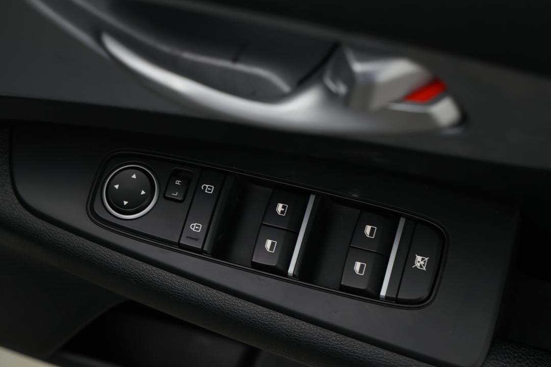 2024 Kia Cerato S, Automatic, 23528 km, Drivers Side Door Panel Controls
