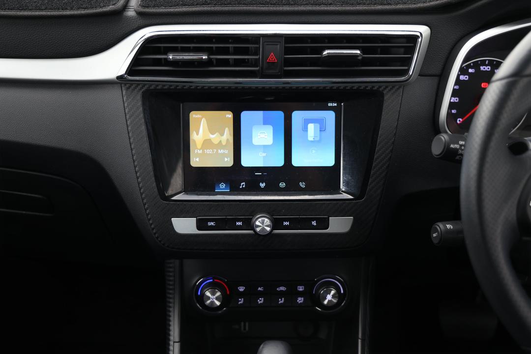 2023 MG ZS Excite, Automatic, 14308 km, Center Console