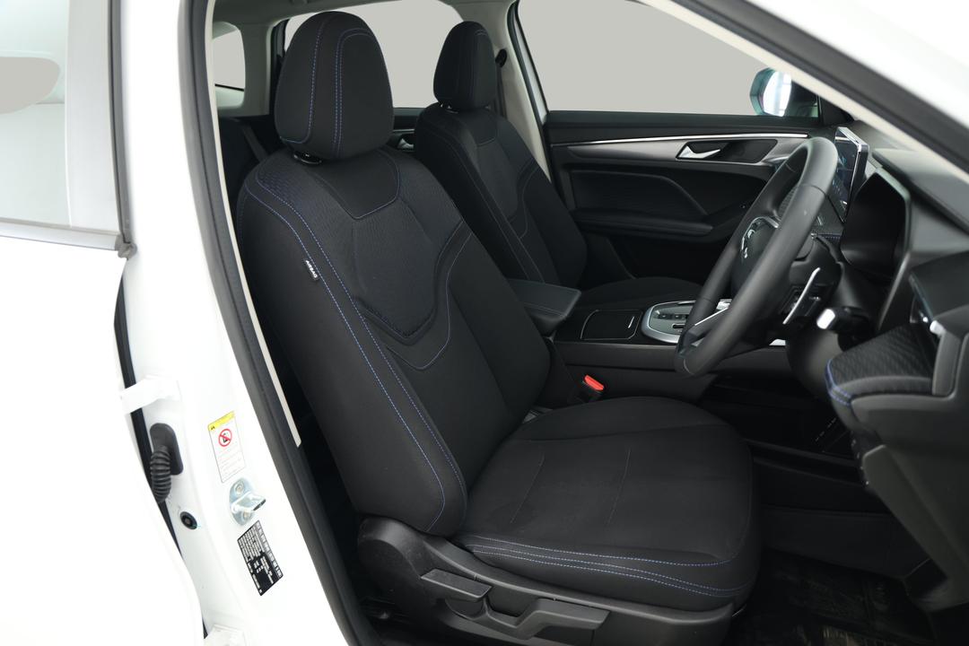 2024 GWM Haval Jolion Premium, Automatic, 7603 km, Right Side Front Door Cabin View