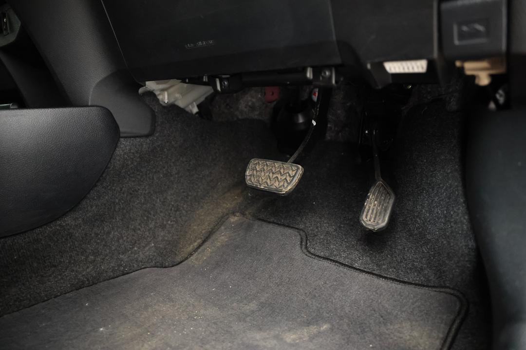 2016 Toyota Yaris Sx, Automatic, 70267 km, Pedals and Footmat