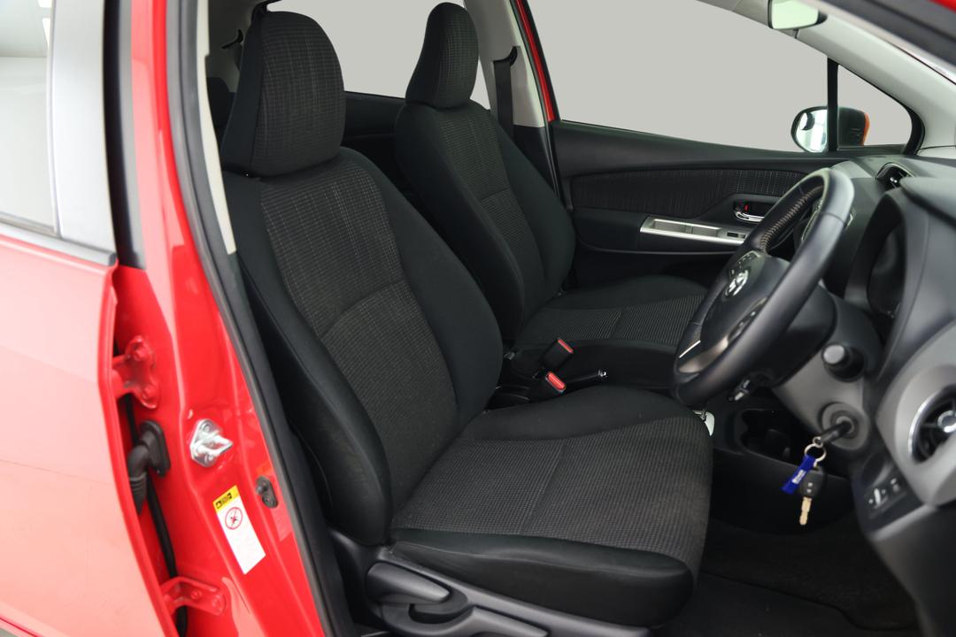 2016 Toyota Yaris Sx, Automatic, 70267 km, Right Side Front Door Cabin View