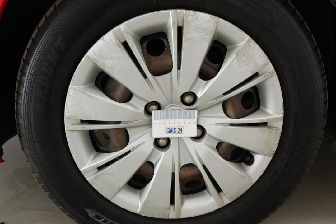 2016 Toyota Yaris Sx, Automatic, 70267 km, Wheels Rim Front RHS Gutter Rash