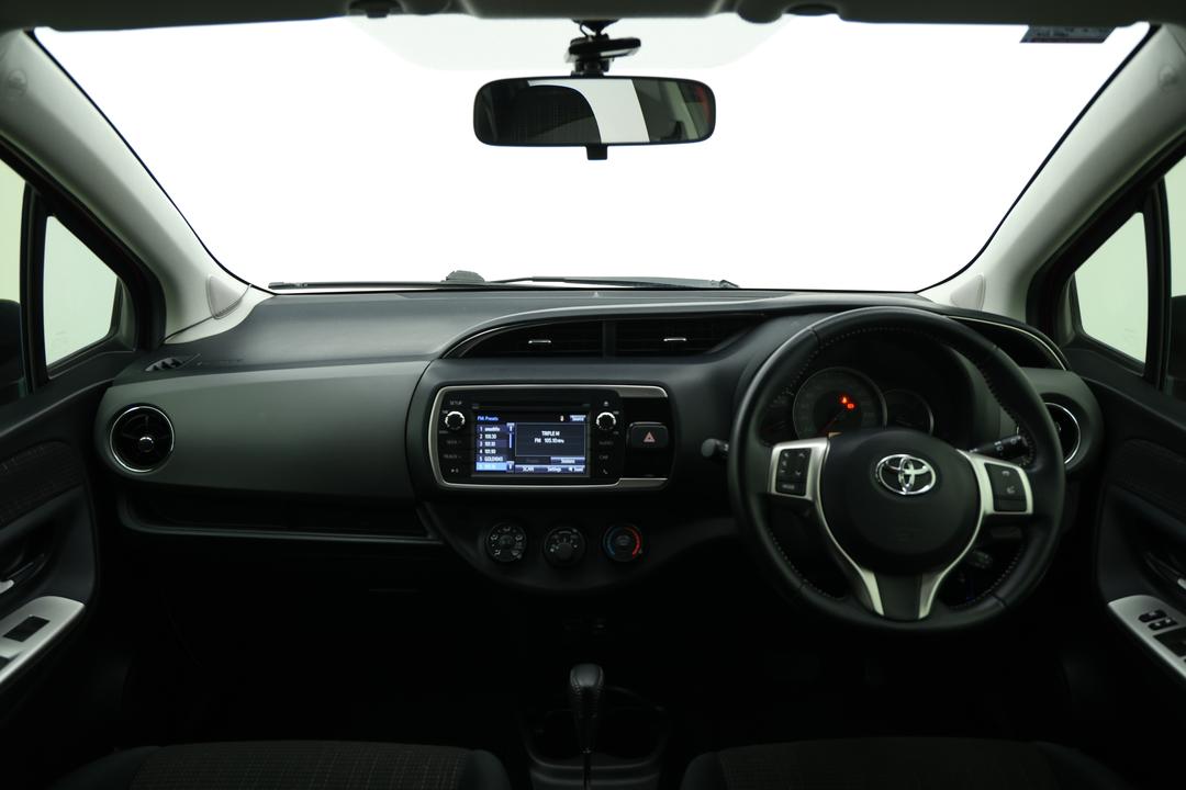 2016 Toyota Yaris Sx, Automatic, 70267 km, Dashboard View