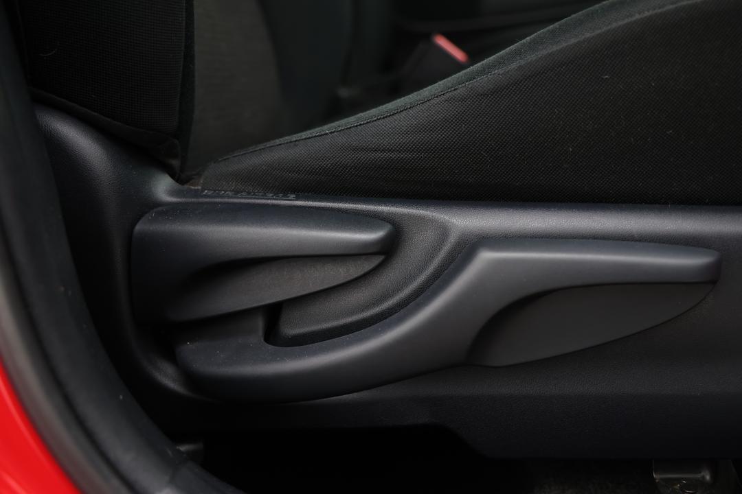 2016 Toyota Yaris Sx, Automatic, 70267 km, Drivers Side Adjustment Panel