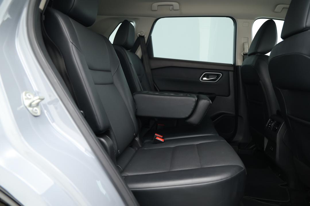 2023 Nissan X-trail St-l (4WD) 7 Seat, Automatic, 34671 km, Right Side Rear Door Cabin View
