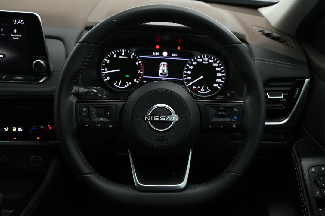 2023 Nissan X-trail St-l (4WD) 7 Seat, Automatic, 34671 km, Steering Wheel Close-up
