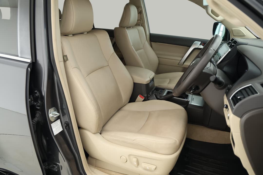 2022 Toyota Landcruiser Prado Vx, Automatic, 74086 km, Right Side Front Door Cabin View
