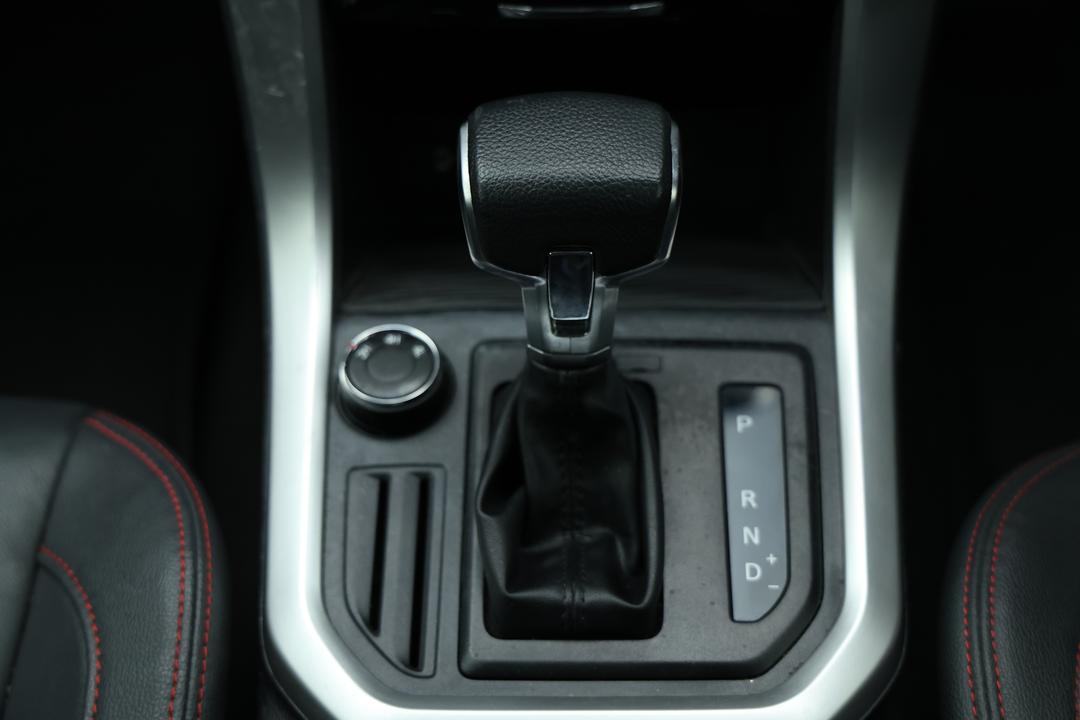 2021 LDV T60 Luxe (4x4), Automatic, 67772 km, Gear Lever 