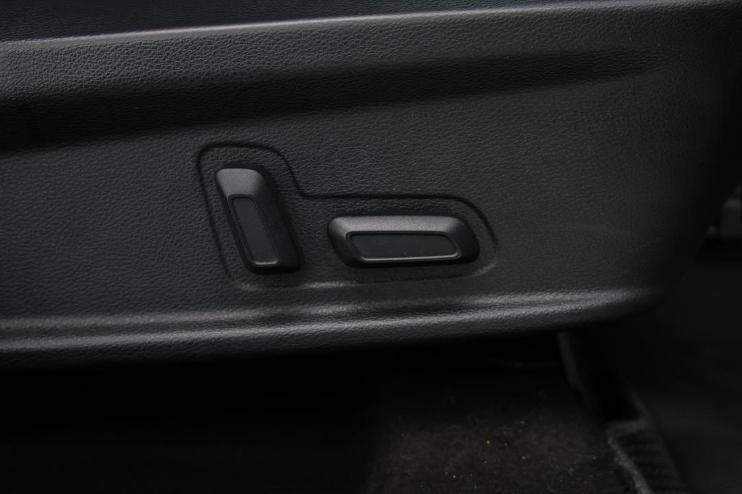 2021 LDV T60 Luxe (4x4), Automatic, 67772 km, Drivers Side Adjustment Panel