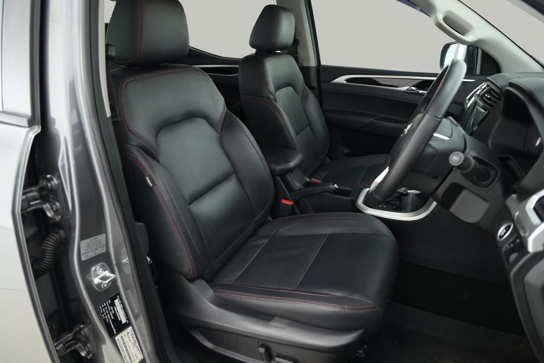 2021 LDV T60 Luxe (4x4), Automatic, 67772 km, Right Side Front Door Cabin View