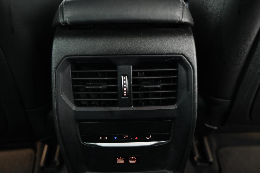 2022 BMW 3 30i M Sport, Automatic, 68408 km, Rear A/C Vent