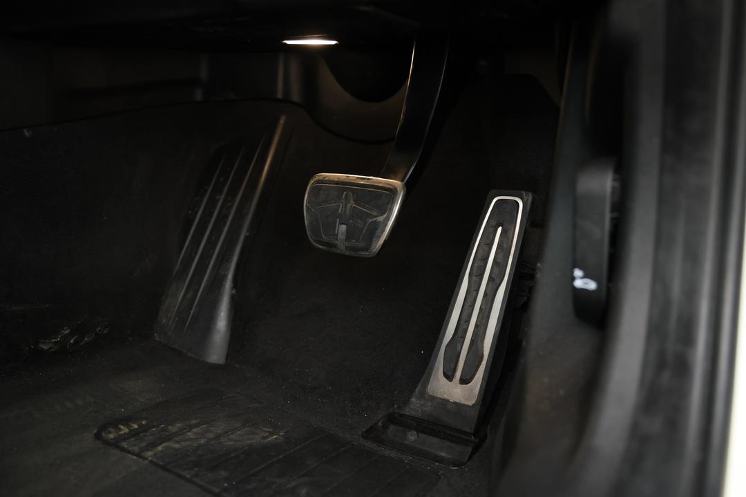 2022 BMW 3 30i M Sport, Automatic, 68408 km, Pedals and Footmat
