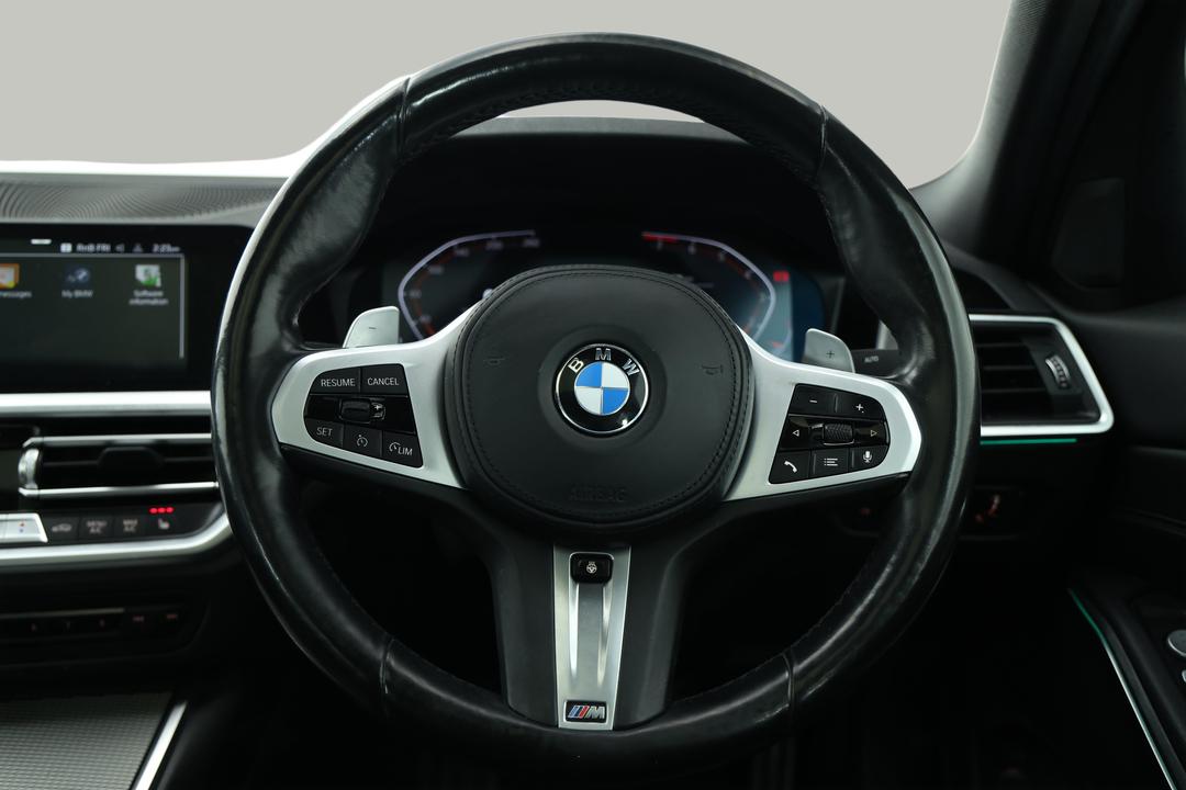 2022 BMW 3 30i M Sport, Automatic, 68408 km, Steering Wheel Close-up