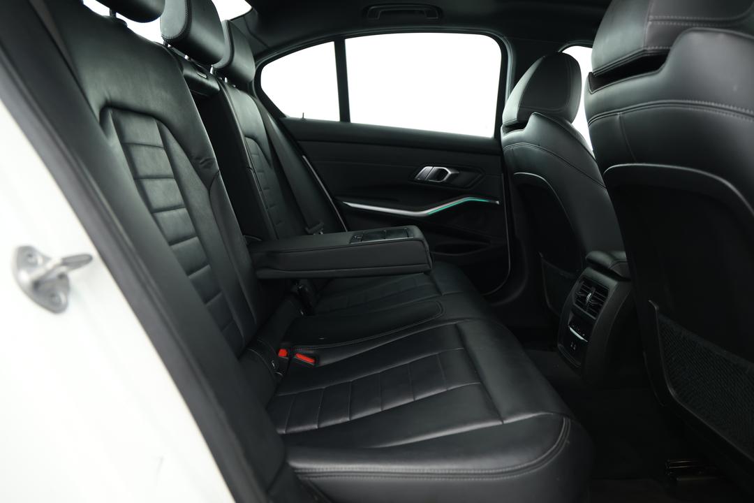 2022 BMW 3 30i M Sport, Automatic, 68408 km, Right Side Rear Door Cabin View