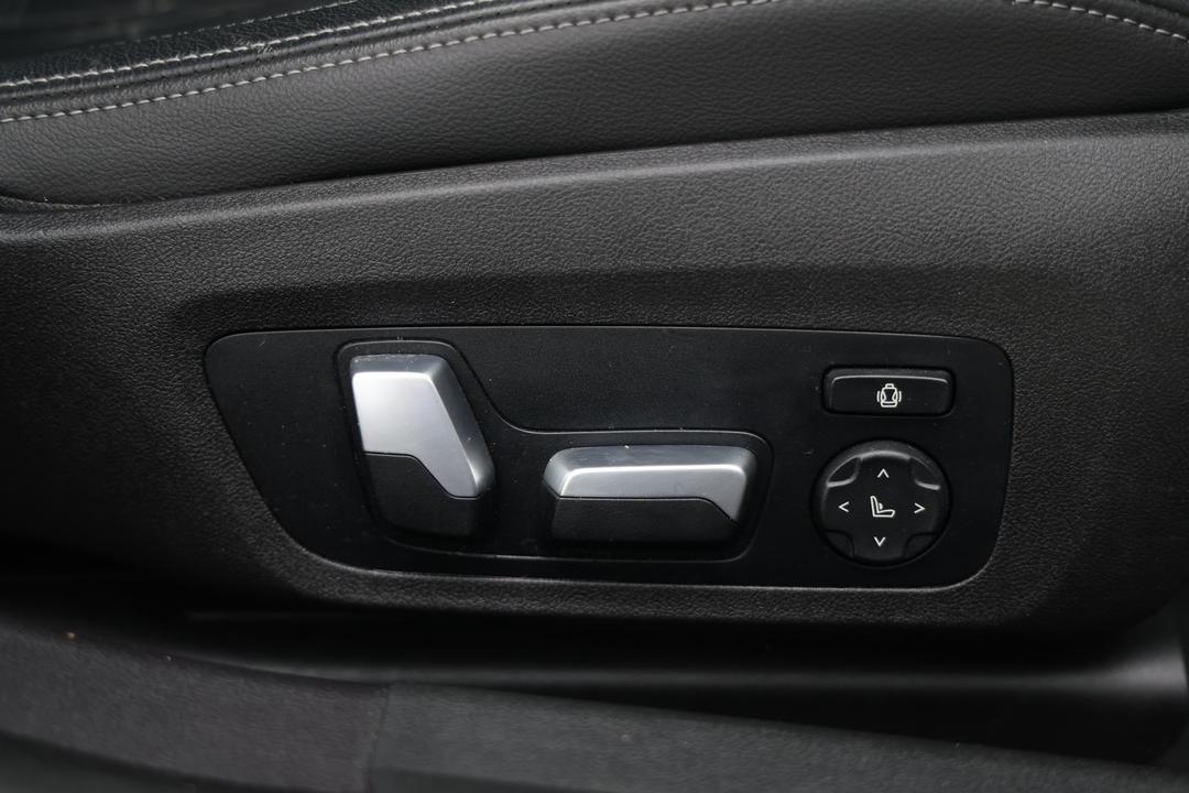 2022 BMW 3 30i M Sport, Automatic, 68408 km, Drivers Side Adjustment Panel