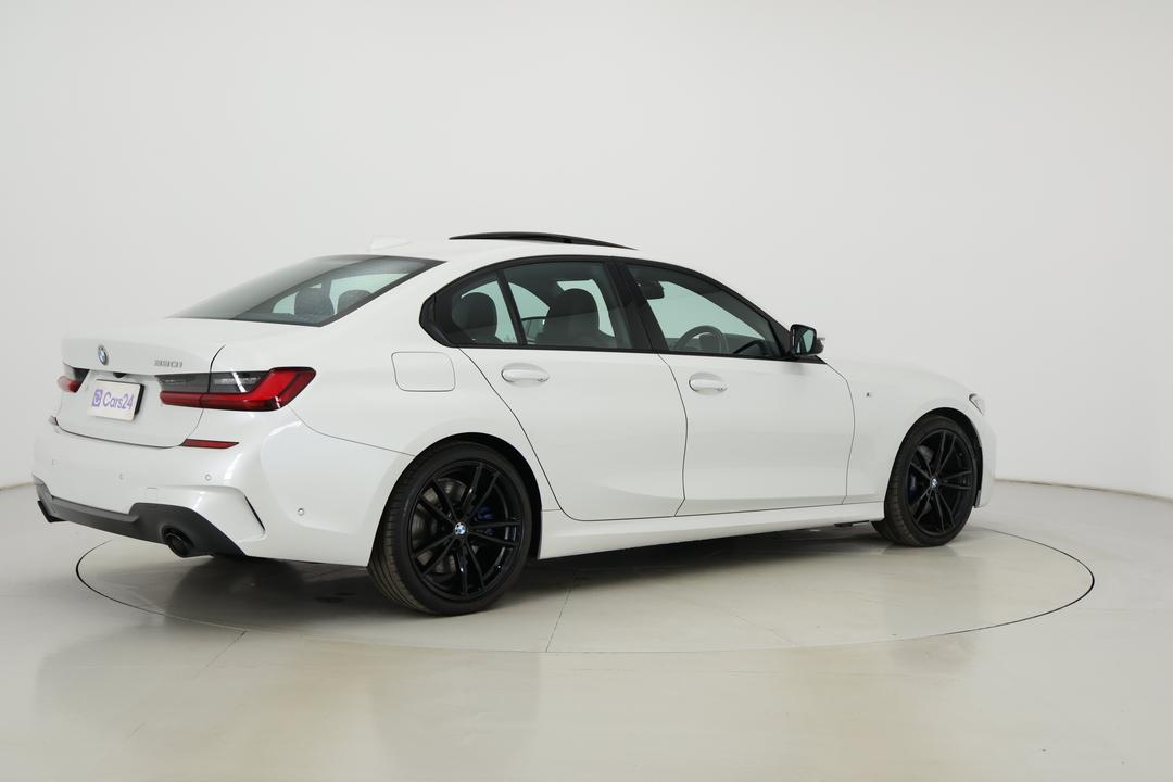 2022 BMW 3 30i M Sport, Automatic, 68408 km, Right Back Diagonal (45- Degree) View