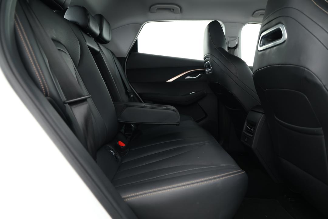2023 Chery Omoda 5 Bx (basic Version), Automatic, 57251 km, Right Side Rear Door Cabin View