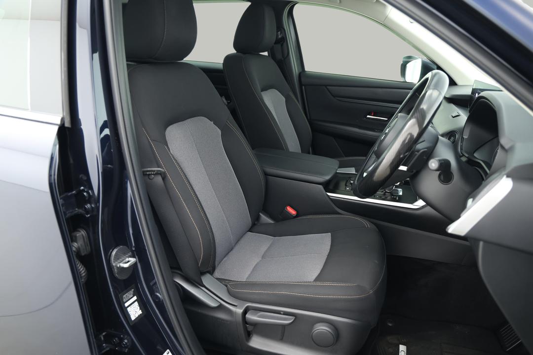 2024 Mazda Cx-80 G40e Pure, Automatic, 10908 km, Right Side Front Door Cabin View