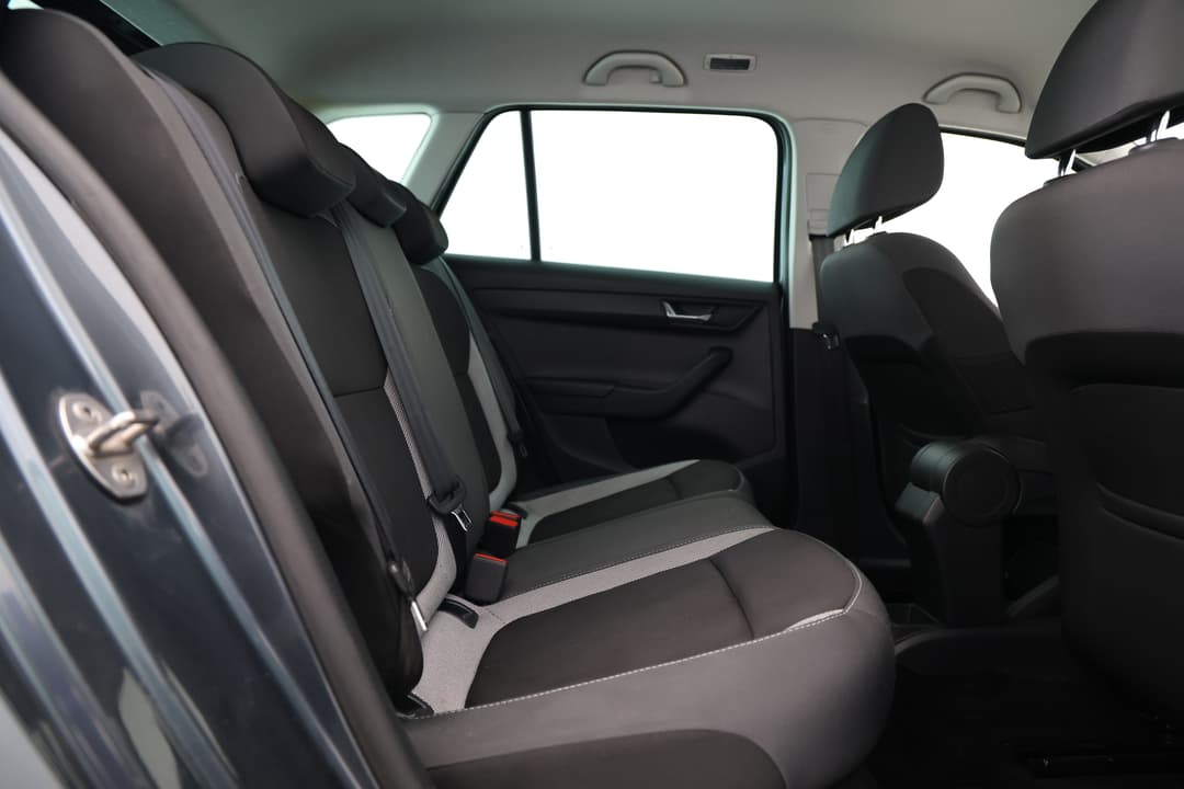 2018 SKODA Fabia 81 Tsi, Automatic, 108059 km, Right Side Rear Door Cabin View