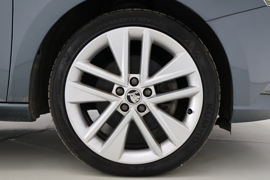 2018 SKODA Fabia 81 Tsi, Automatic, 108059 km, Right Front Wheel