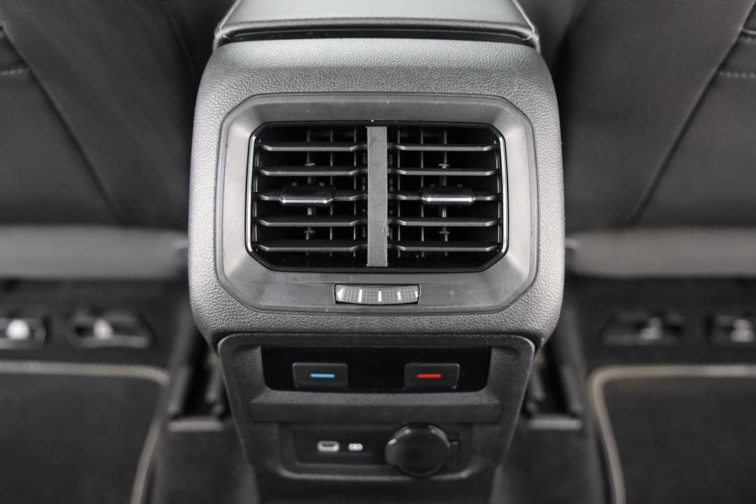 2021 Volkswagen Tiguan 162tsi R-line, Automatic, 58802 km, Rear A/C Vent