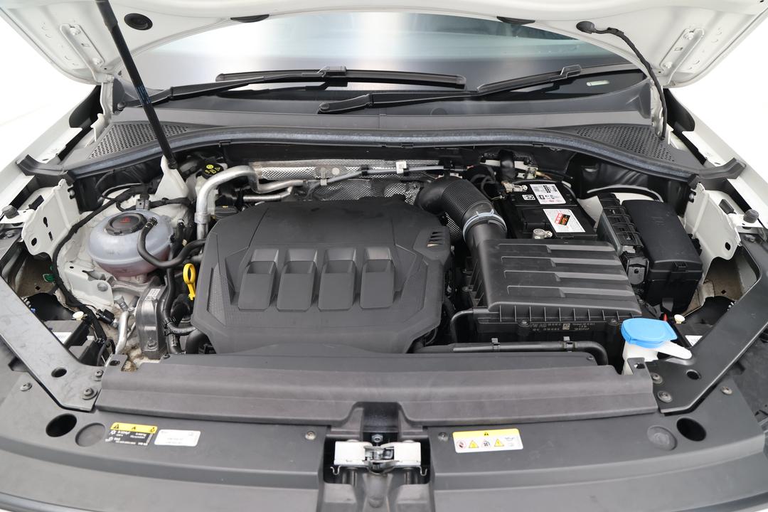 2021 Volkswagen Tiguan 162tsi R-line, Automatic, 58802 km, Open Bonnet (Engine)