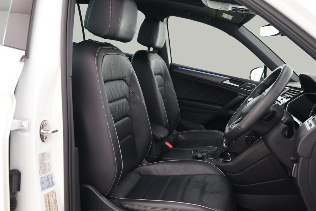 2021 Volkswagen Tiguan 162tsi R-line, Automatic, 58802 km, Right Side Front Door Cabin View
