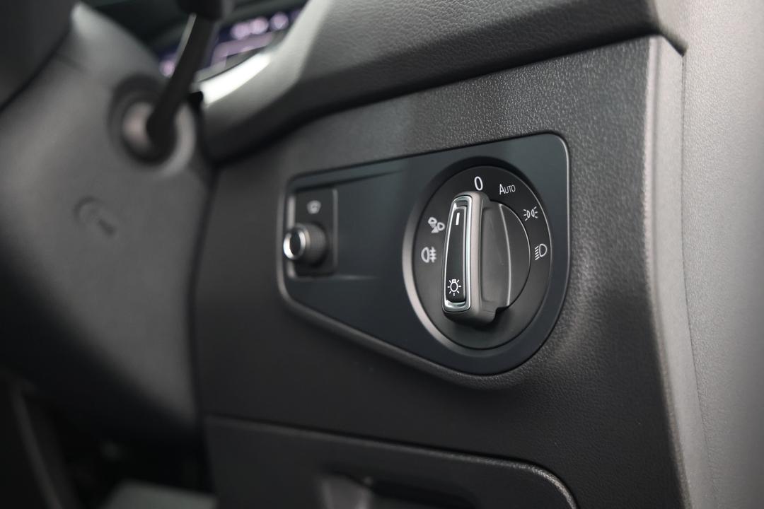 2021 Volkswagen Tiguan 162tsi R-line, Automatic, 58802 km, Utility Switches/Buttons