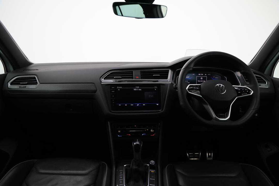 2021 Volkswagen Tiguan 162tsi R-line, Automatic, 58802 km, Dashboard View