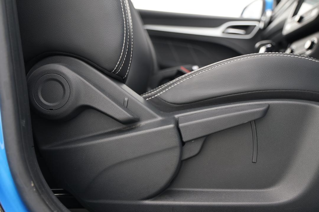 2022 MG ZS Excite, Automatic, 21807 km, Drivers Side Adjustment Panel