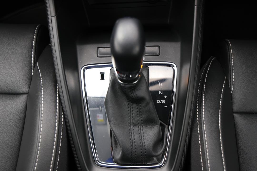 2022 MG ZS Excite, Automatic, 21807 km, Gear Lever 