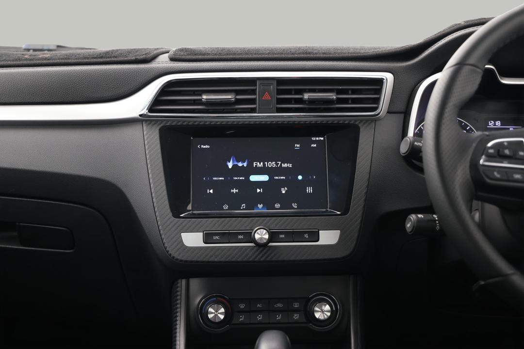 2022 MG ZS Excite, Automatic, 21807 km, Center Console