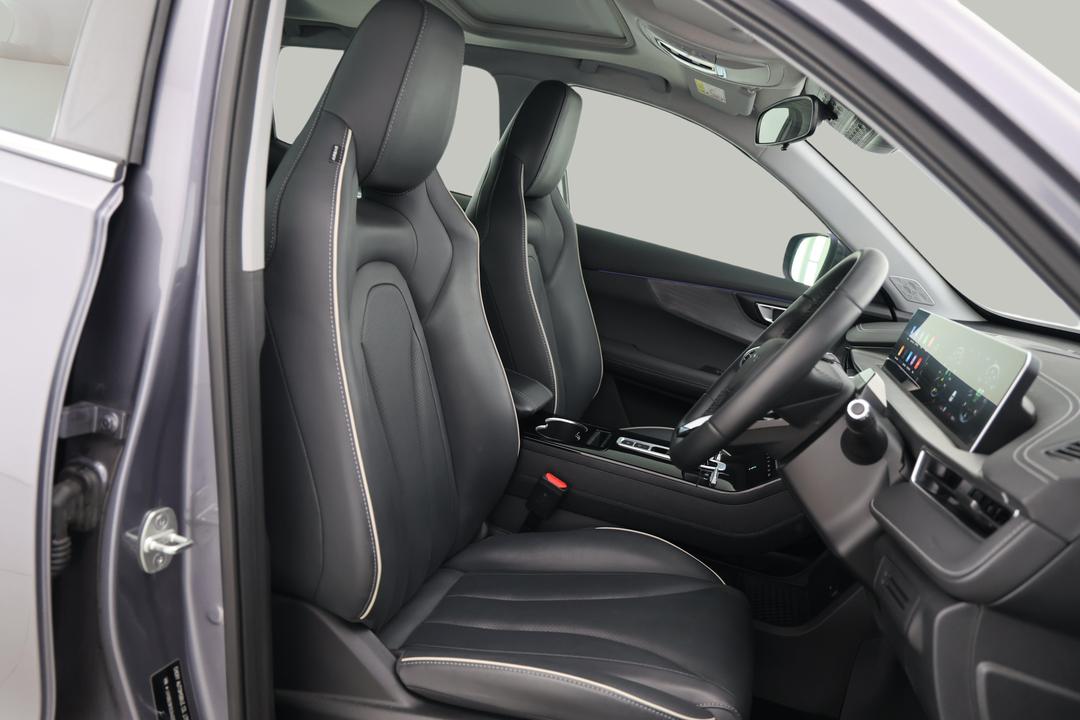 2025 Chery Tiggo 4 Pro Ultimate, Automatic, 13361 km, Right Side Front Door Cabin View