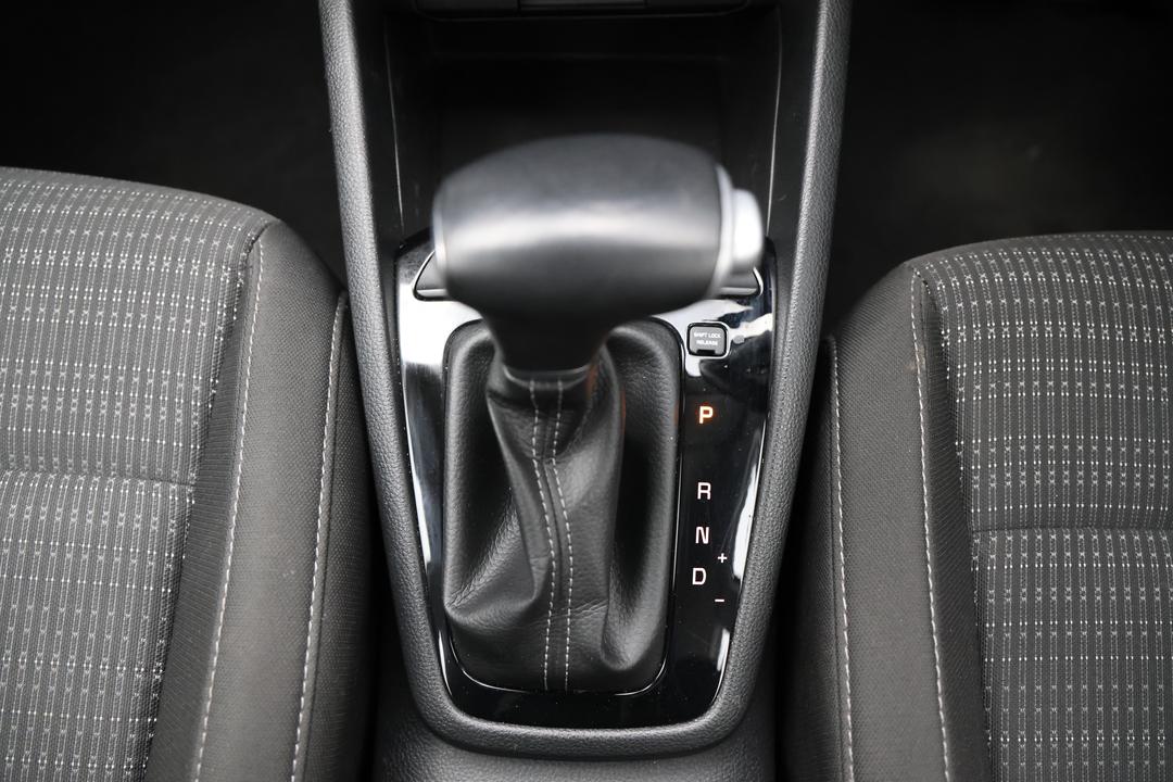 2022 Kia Stonic Sport, Automatic, 68308 km, Gear Lever 
