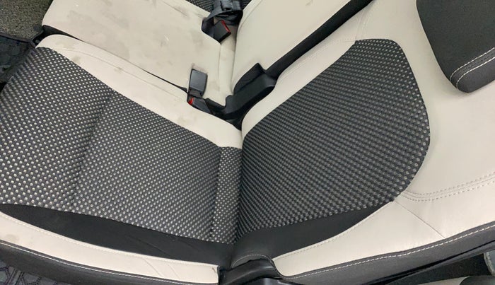 2020 Renault TRIBER RXZ AMT, Petrol, Automatic, 42,063 km, Second-row left seat - Cover slightly stained
