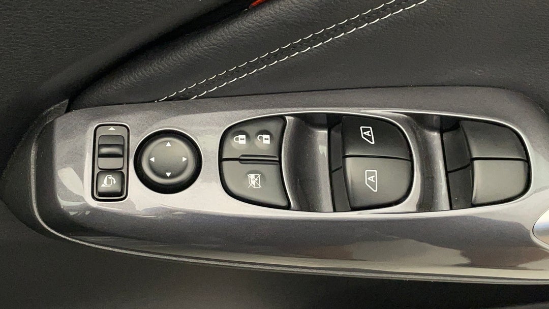 2023 Nissan Juke St-l, Automatic, 13311 km, Drivers Side Door Panel Controls