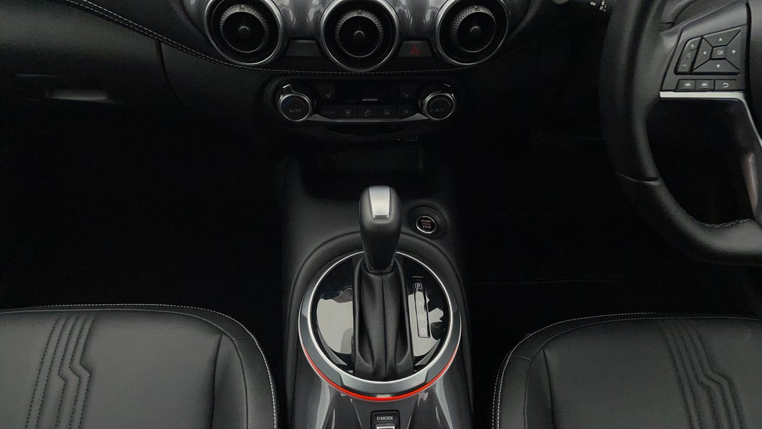 2023 Nissan Juke St-l, Automatic, 13311 km, Gear Lever 