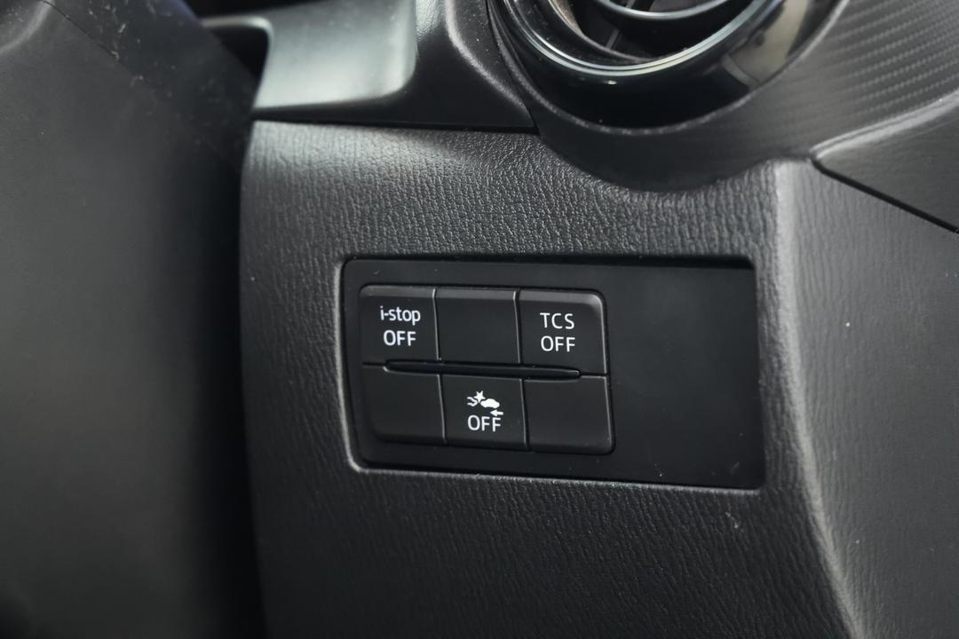 2017 Mazda CX-3 Neo (FWD), Automatic, 132185 km, Utility Switches/Buttons
