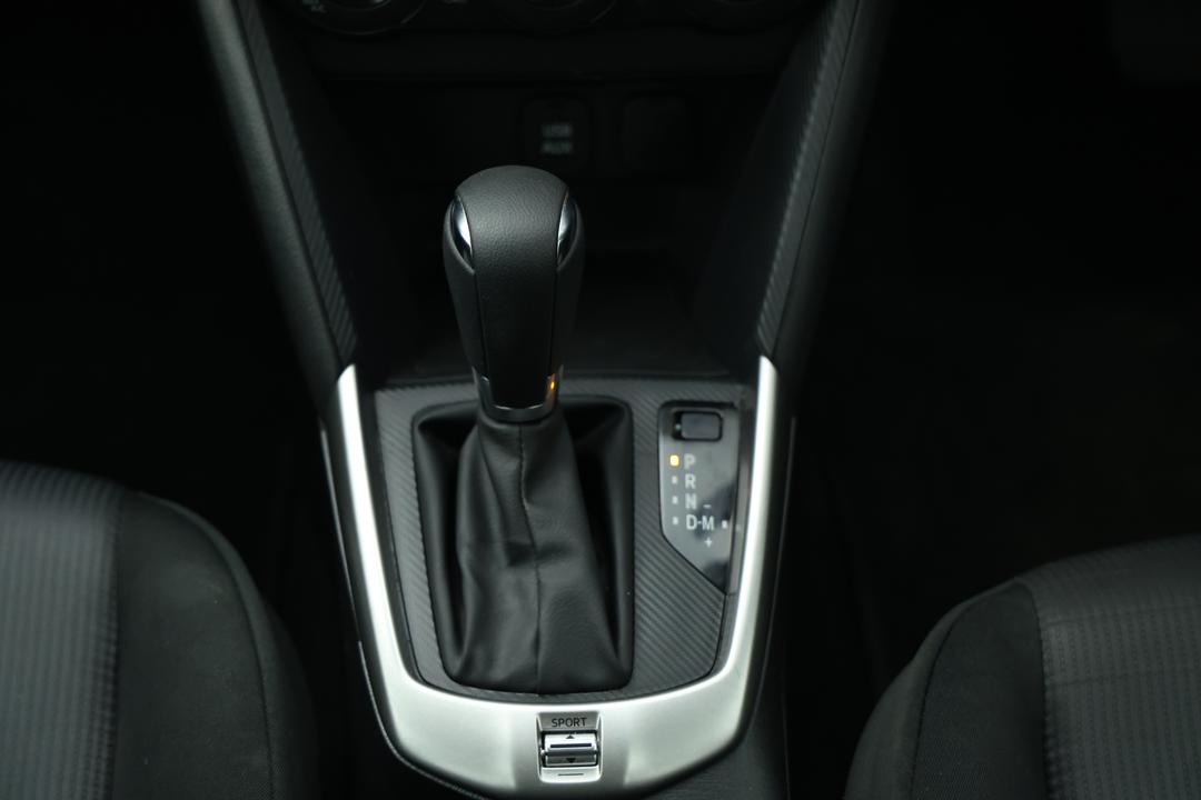 2017 Mazda CX-3 Neo (FWD), Automatic, 132185 km, Gear Lever 
